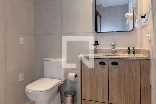 Banheiro de kitnet/studio à venda com 1 quarto, 32m² em Indianópolis, São Paulo