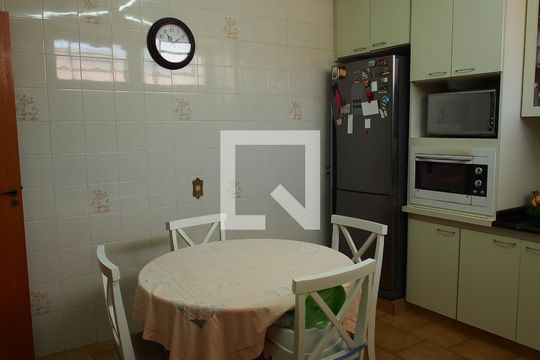 Cozinha de casa à venda com 2 quartos, 170m² em Vila Hortolandia, Jundiaí