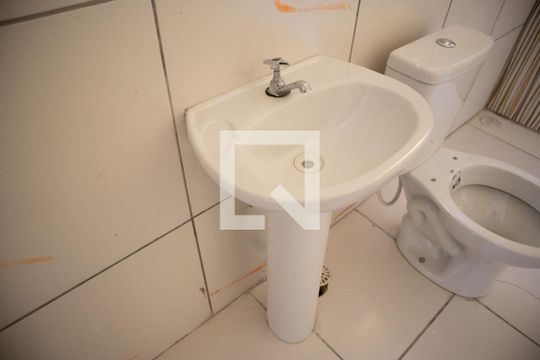 Banheiro de casa para alugar com 1 quarto, 45m² em Vila Isolina Mazzei, São Paulo