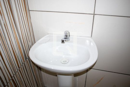 Banheiro do Quarto 1 de casa para alugar com 1 quarto, 40m² em Vila Isolina Mazzei, São Paulo