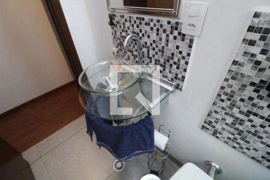 Pia banheiro comum de casa à venda com 2 quartos, 130m² em Vila Sao Pedro, São Paulo