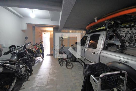 Garagem de casa à venda com 2 quartos, 130m² em Vila Sao Pedro, São Paulo