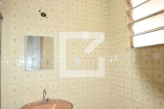 Banheiro de apartamento para alugar com 3 quartos, 65m² em Pilares, Rio de Janeiro