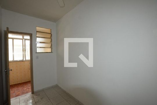 Quarto de Serviço de apartamento para alugar com 3 quartos, 65m² em Pilares, Rio de Janeiro