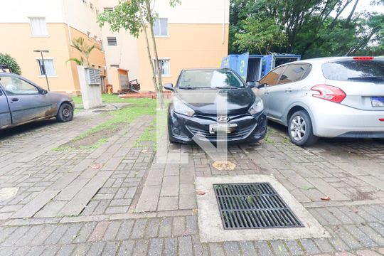 Garagem de apartamento para alugar com 2 quartos, 54m² em Capão Raso, Curitiba
