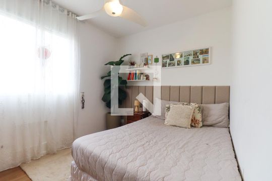 Quarto 2 de apartamento para alugar com 2 quartos, 54m² em Capão Raso, Curitiba