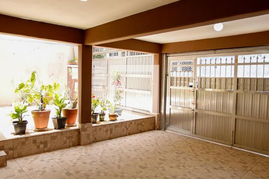 Garagem de casa à venda com 3 quartos, 227m² em Pestana, Osasco