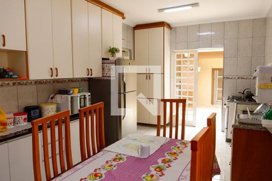 Cozinha de casa à venda com 3 quartos, 227m² em Pestana, Osasco