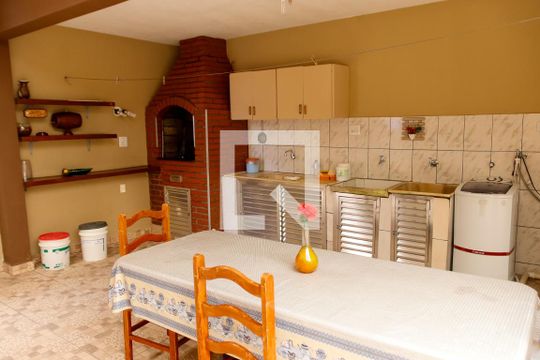 Área comum de casa à venda com 3 quartos, 227m² em Pestana, Osasco