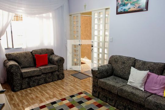 Casa à venda com 3 quartos, 227m² em Pestana, Osasco