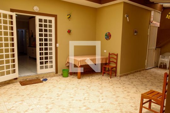 Área comum de casa à venda com 3 quartos, 227m² em Pestana, Osasco