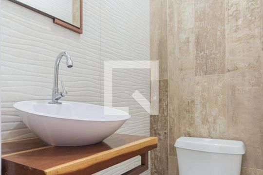 Lavabo de apartamento para alugar com 2 quartos, 50m² em Maracanã, Rio de Janeiro
