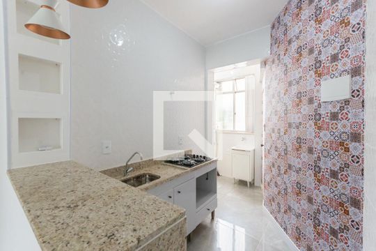 Cozinha de apartamento para alugar com 2 quartos, 50m² em Maracanã, Rio de Janeiro