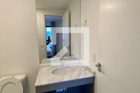 Banheiro de apartamento para alugar com 1 quarto, 26m² em Sumaré, São Paulo