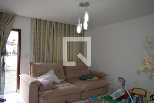Sala de casa à venda com 2 quartos, 240m² em Tropical, Contagem