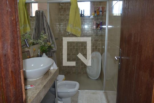 Banheiro de casa à venda com 2 quartos, 240m² em Tropical, Contagem
