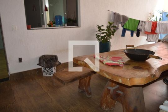 Área Externa de casa à venda com 2 quartos, 240m² em Tropical, Contagem