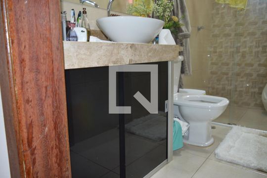 Banheiro de casa à venda com 2 quartos, 240m² em Tropical, Contagem