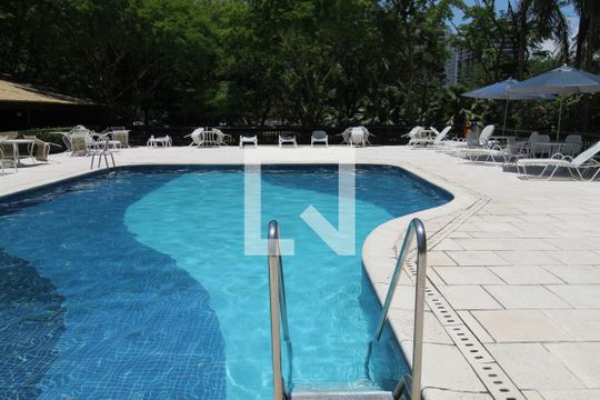 Área comum - Piscina de apartamento à venda com 2 quartos, 82m² em Barra da Tijuca, Rio de Janeiro