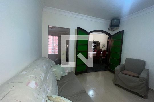 Sala 1 de casa à venda com 5 quartos, 200m² em Burgo Paulista, São Paulo
