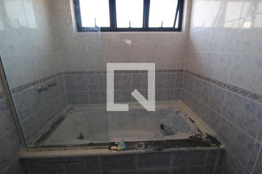 Banheira suíte 2 de casa de condomínio à venda com 4 quartos, 350m² em Jardim Los Angeles, São Paulo