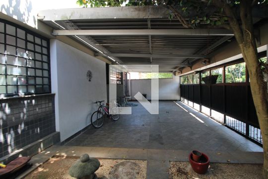 Garagem de casa de condomínio à venda com 4 quartos, 350m² em Jardim Los Angeles, São Paulo