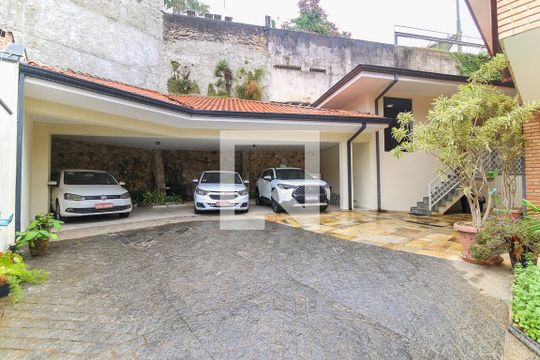 Garagem de casa à venda com 5 quartos, 980m² em Jardim Guedala, São Paulo