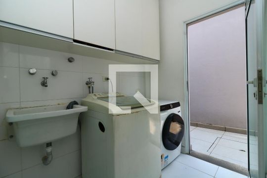 Área de Serviço de casa para alugar com 3 quartos, 357m² em Vila Vitoria, Santo André
