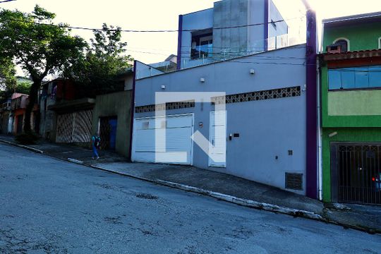 Fachada de casa para alugar com 3 quartos, 357m² em Vila Vitoria, Santo André