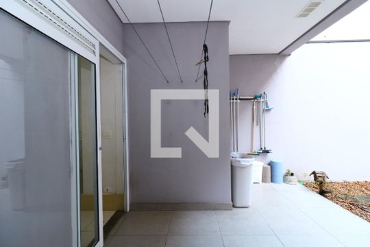 Área de Serviço de casa para alugar com 3 quartos, 357m² em Vila Vitoria, Santo André