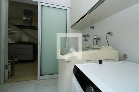 Área de Serviço de casa à venda com 3 quartos, 357m² em Vila Vitoria, Santo André