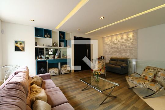Casa para alugar com 3 quartos, 357m² em Vila Vitoria, Santo André