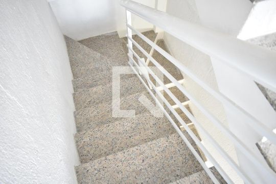 Escada de casa para alugar com 2 quartos, 116m² em Campo Grande, Rio de Janeiro