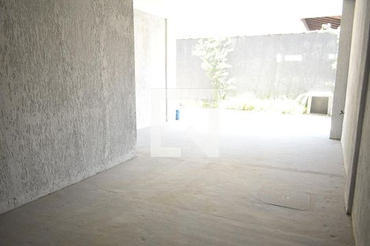 Garagem de casa para alugar com 2 quartos, 116m² em Campo Grande, Rio de Janeiro