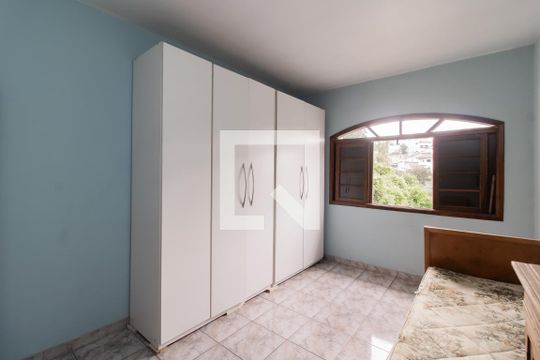Suite 1 de casa para alugar com 3 quartos, 483m² em Vila Londrina, São Paulo