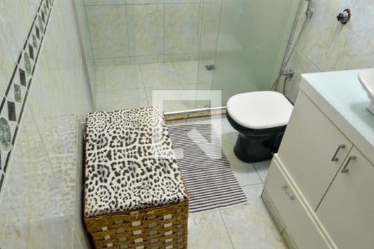 Banheiro da Suíte de casa para alugar com 2 quartos, 135m² em Curicica, Rio de Janeiro