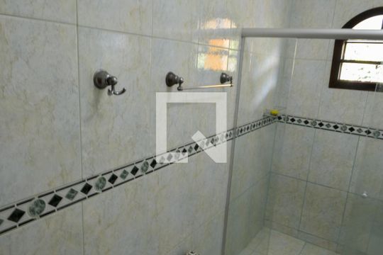 Banheiro da Suíte de casa para alugar com 2 quartos, 135m² em Curicica, Rio de Janeiro