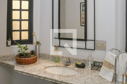 Lavabo de casa à venda com 3 quartos, 239m² em Vila Ipojuca, São Paulo