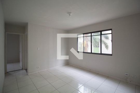 Apartamento à venda com 2 quartos, 42m² em Vila Carmosina, São Paulo