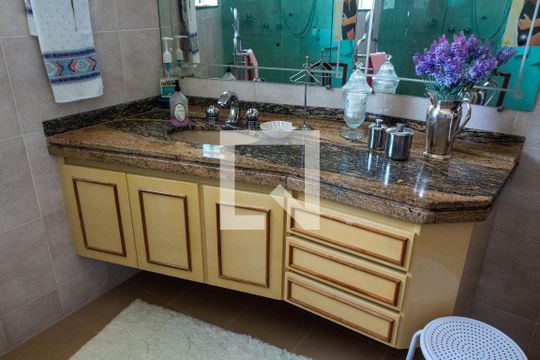 Banheiro 1 de casa à venda com 5 quartos, 611m² em Parque das Universidades, Campinas