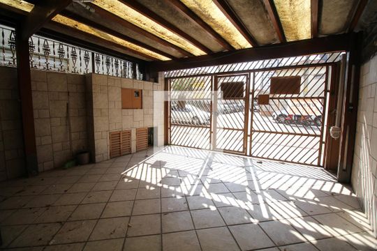 Garagem de casa à venda com 4 quartos, 250m² em Jardim da Glória, São Paulo