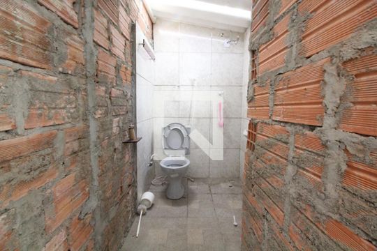Banheiro de serviço de casa à venda com 4 quartos, 250m² em Jardim da Glória, São Paulo