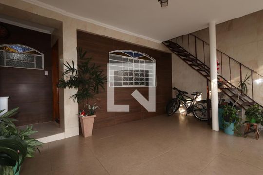 Garagem de casa à venda com 5 quartos, 160m² em Vila Ivone, São Paulo