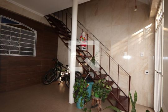 Garagem de casa à venda com 5 quartos, 160m² em Vila Ivone, São Paulo