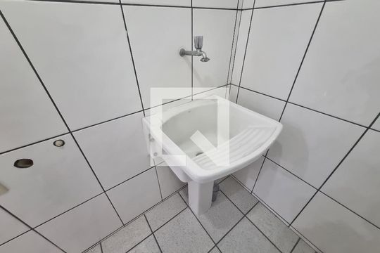 Área de Serviço de casa para alugar com 1 quarto, 33m² em Vila Kosmos, Rio de Janeiro