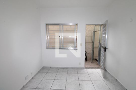 Sala de casa para alugar com 1 quarto, 33m² em Vila Kosmos, Rio de Janeiro