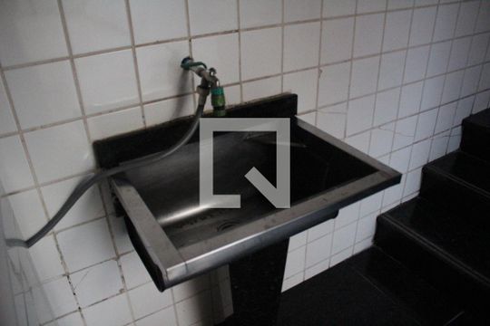 Área de Serviço de casa à venda com 5 quartos, 420m² em Eldorado, Contagem