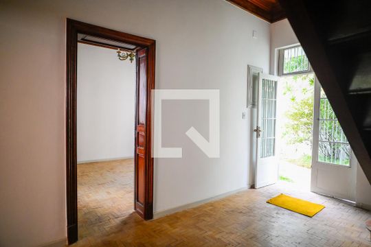 Corredor de casa para alugar com 4 quartos, 283m² em Cambuci, São Paulo
