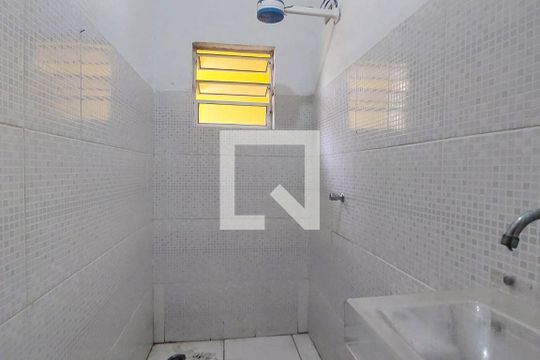 Banheiro de casa para alugar com 2 quartos, 50m² em Jardim Suzanopolis, Suzano