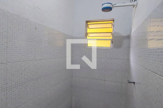 Banheiro de casa para alugar com 2 quartos, 50m² em Jardim Suzanopolis, Suzano